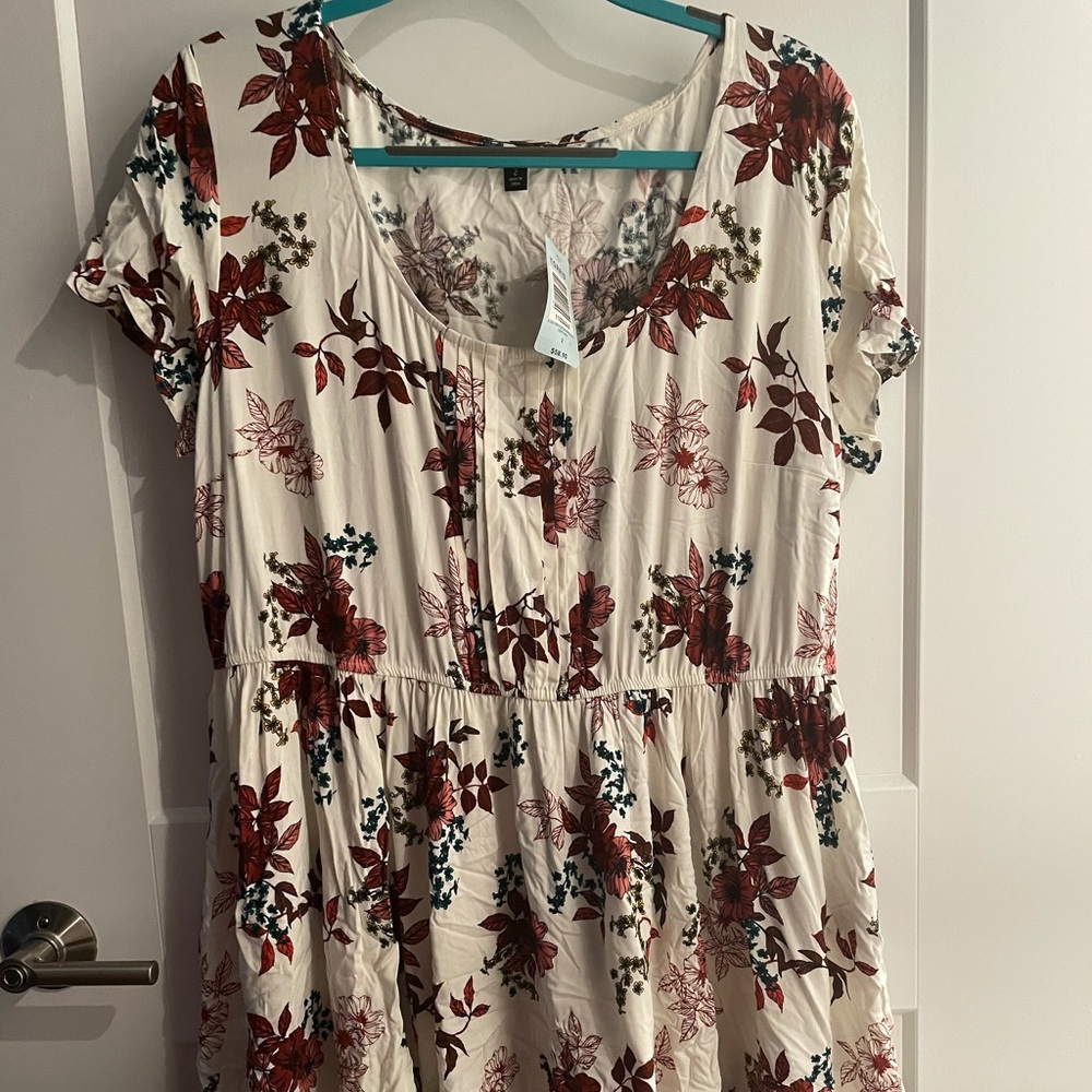NWT Torrid Ivory Red Floral Short Sleeve Dress